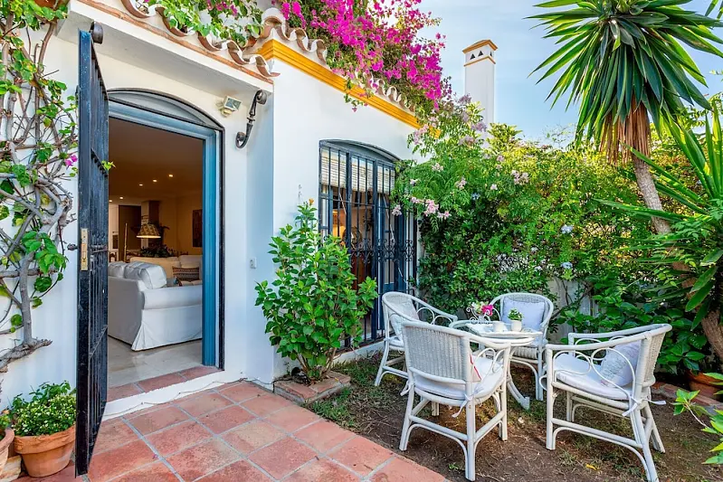 3 Bdrs Apartm With Private Terraces & Communal Swimming Pool in Estepona Benamara II