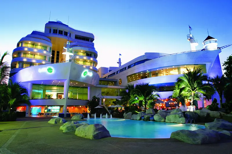 A-ONE THE ROYAL CRUISE HOTEL