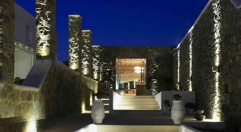 BILL & COO SUITES AND LOUNGE