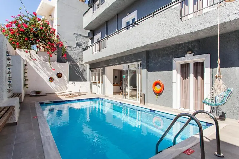 ELYCHRYSON APTS (Adults only +14 y.o.)