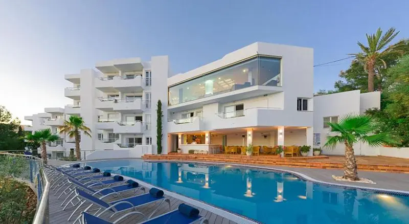 Ferrera Beach Suites and Apartments