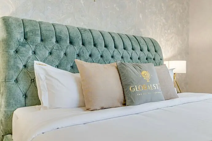 GLOBALSTAY. Modern Ap steps to JBR Beach