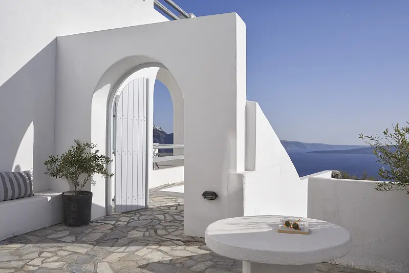Mr & Mrs White Santorini