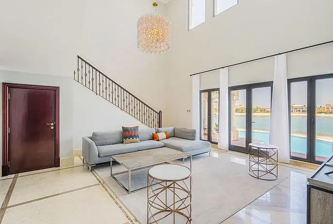 Palm Jumeirah Beach Front XL Villa w Prvt Pool