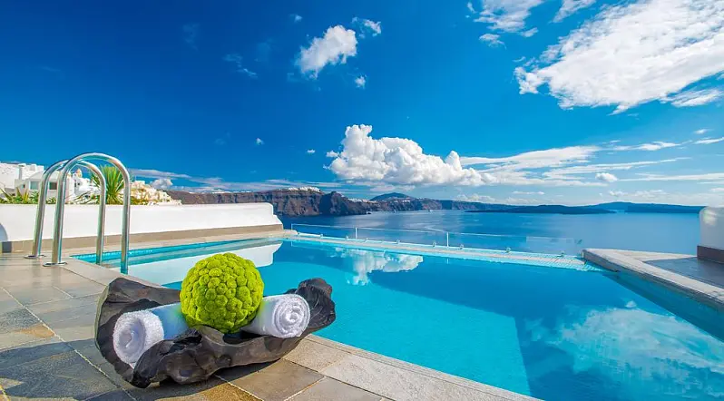 SANTORINI SECRET SUITES & SPA