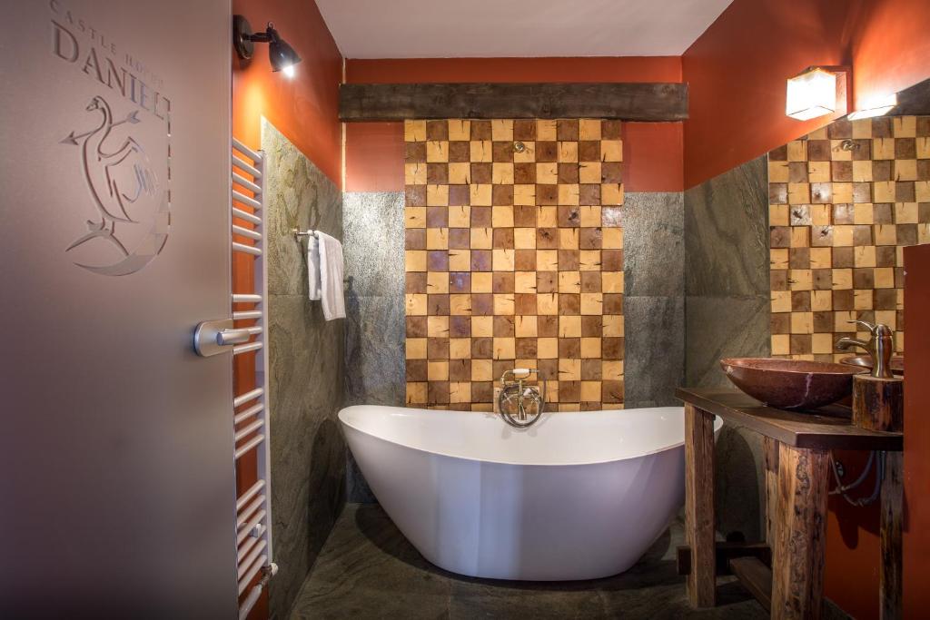 CASTEL HOTEL DANIEL 4*
